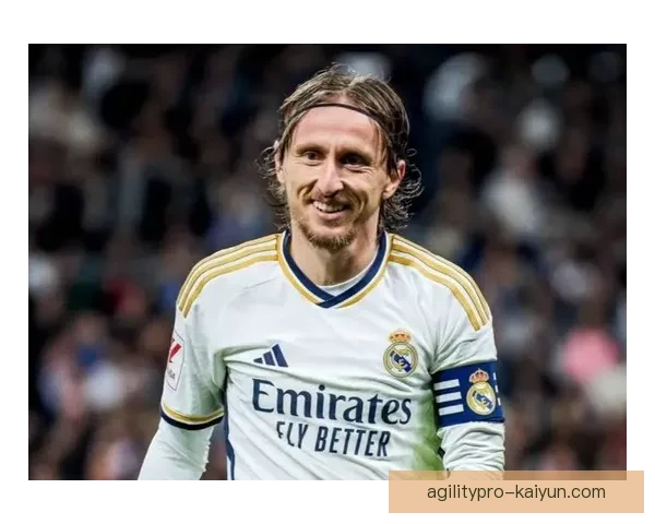 克罗地亚莫德里奇继续保持高水平表现，展现卓越足球竞争力