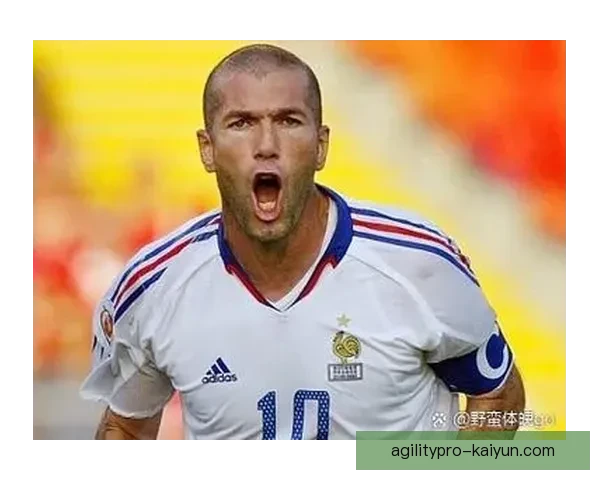 齐达内经典对决再度回顾 体现其卓越球技与战术智慧